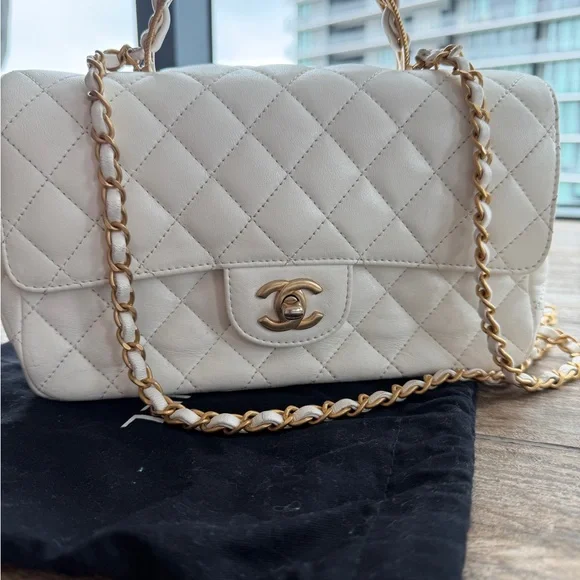 CHANEL Quilted White Shoulder Bag with Gold Hardware - Picture 8 of 16